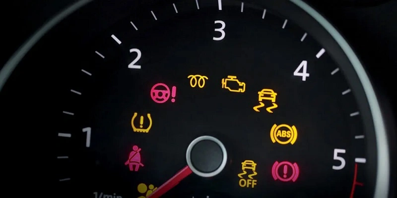 بررسی اینکه آیا با روشن شدن چراغ هشدار گیربکس، می‌توان به رانندگی ادامه داد تا به تعمیرگاه رسید؟